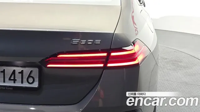 BMW 5 Series G60 — Фото автомобиля 23