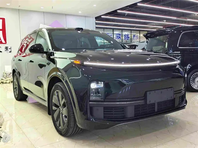 Li Auto L8 — Фото автомобиля 3
