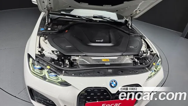 BMW i4 — Фото автомобиля 9
