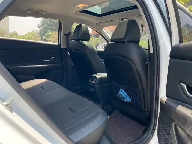 Hyundai Elantra — Фото автомобиля 7