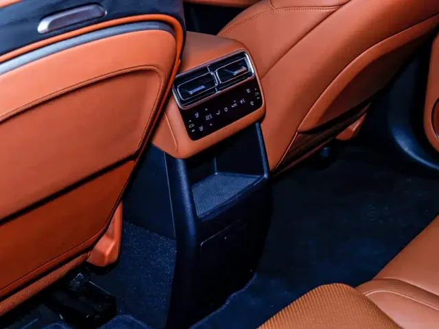 Li Auto L7 — Фото автомобиля 14
