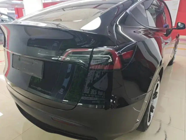 Tesla Model Y — Фото автомобиля 7