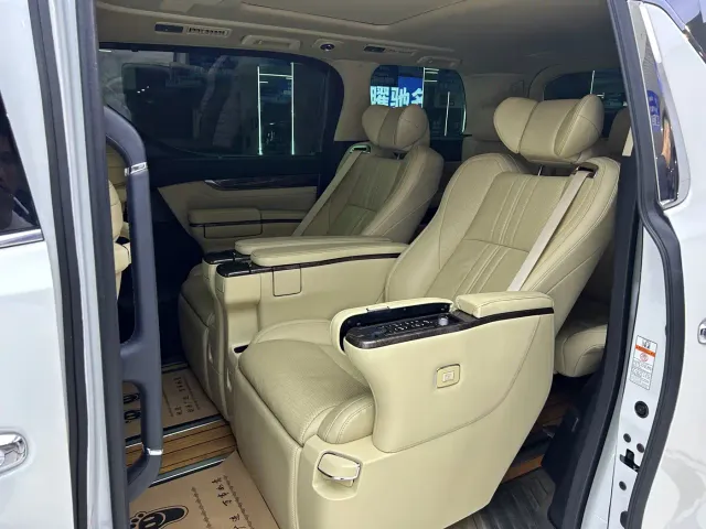 Toyota Vellfire — Фото автомобиля 9