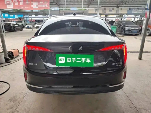 Hongqi E-QM5 — Фото автомобиля 5