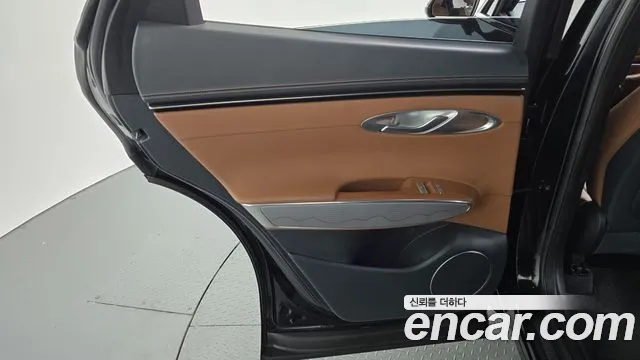 Genesis GV70 — Фото автомобиля 24