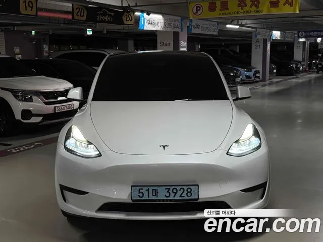 Tesla Model Y — Фото автомобиля 3