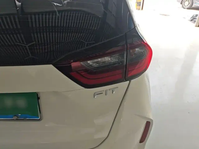 Honda Fit — Фото автомобиля 7