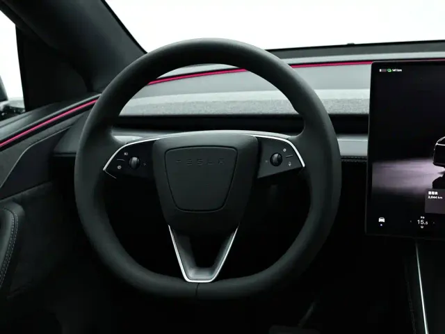 Tesla Model Y L — Фото автомобиля 15