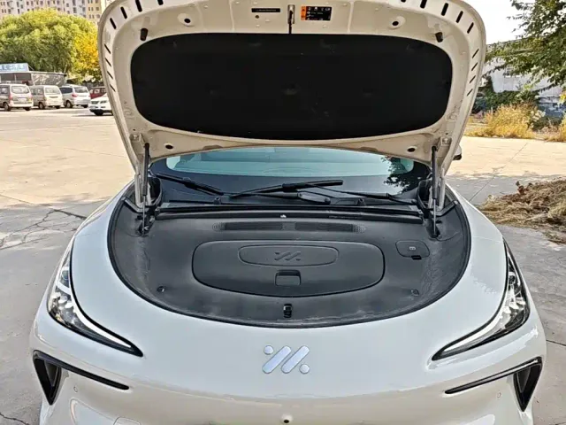 IM Motors LS6 — Фото автомобиля 19