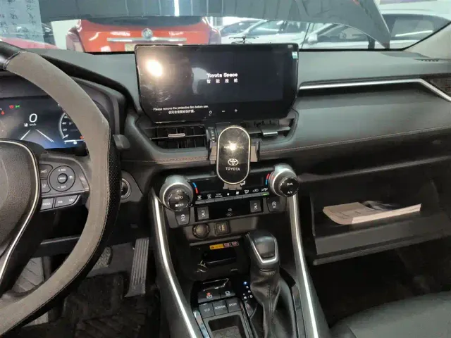 Toyota RAV4 — Фото автомобиля 8