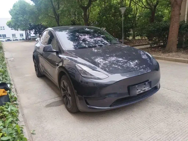 Tesla Model Y 2024 Rear-Wheel Drive Version — Фото автомобиля 3