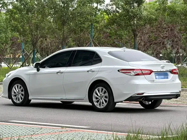 Toyota Camry — Фото автомобиля 6