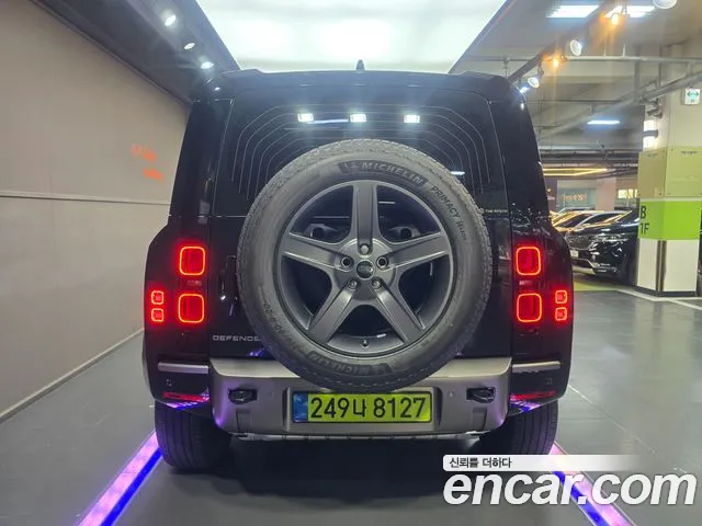 Land Rover Defender Defender (L663) 110 P300 X-Dynamic SE — Фото автомобиля 4