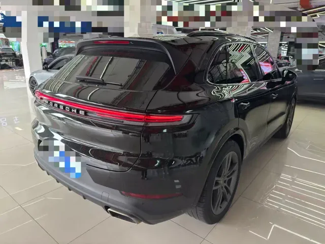 Porsche Cayenne — Фото автомобиля 3