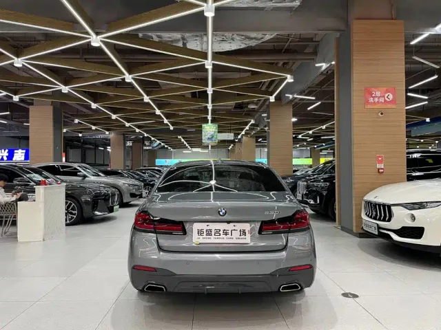 BMW 5 Series — Фото автомобиля 11