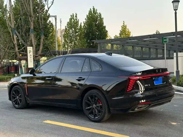 Hongqi H5 — Фото автомобиля 9
