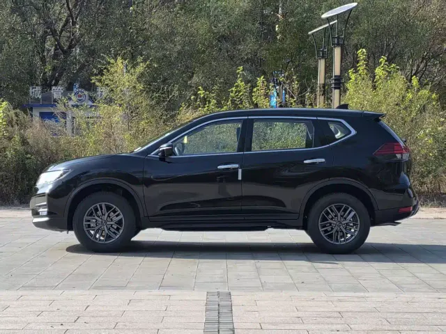 Nissan X-Trail — Фото автомобиля 3