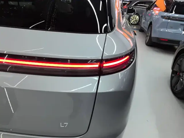 Li Auto L7 — Фото автомобиля 7