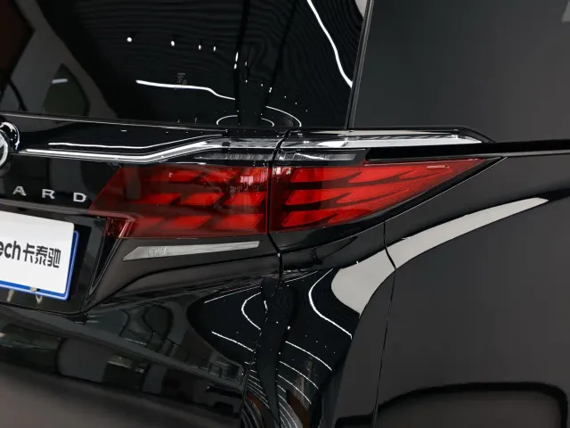 Toyota Alphard — Фото автомобиля 25