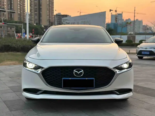Mazda Axela — Фото автомобиля 2