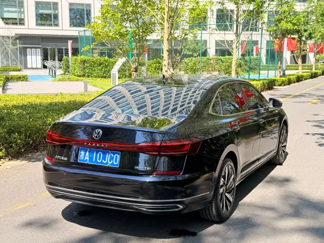 Volkswagen Passat — Фото автомобиля 5