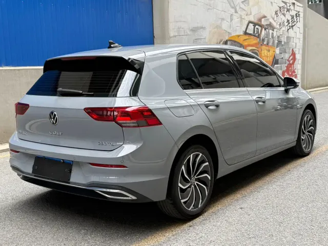Volkswagen Golf — Фото автомобиля 4