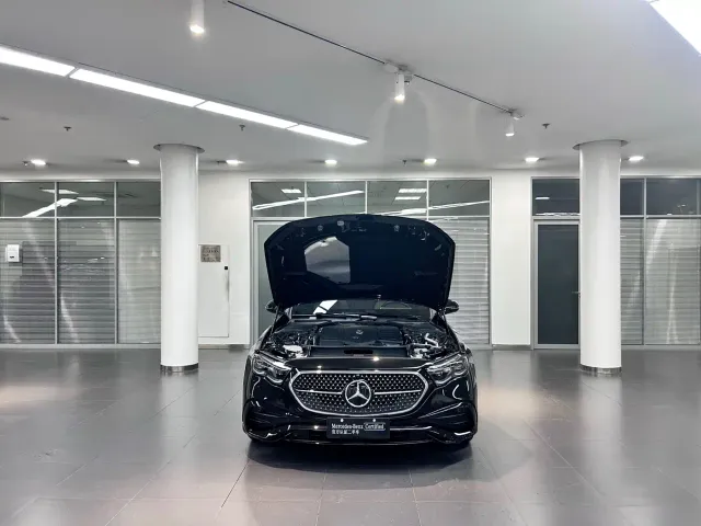 Mercedes-Benz E-Class — Фото автомобиля 3