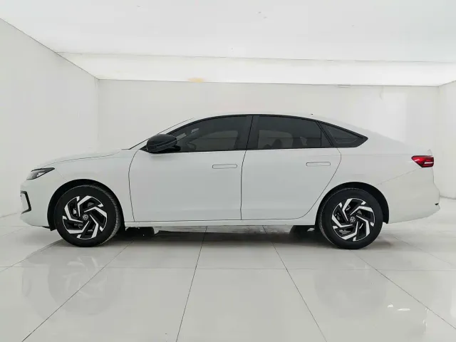 Volkswagen Lavida — Фото автомобиля 8