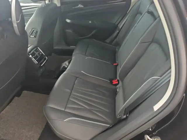 Volkswagen Passat — Фото автомобиля 16