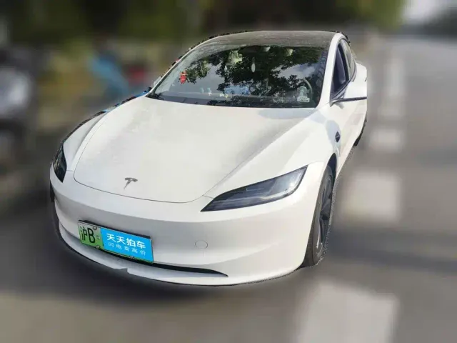 Фотография автомобиля — Tesla Model 3