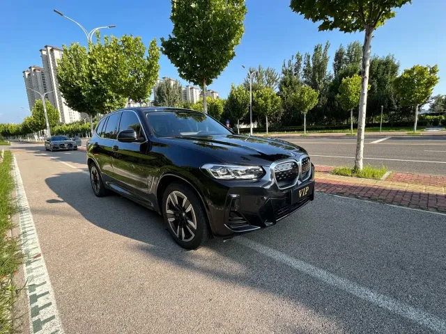 BMW iX3 — Фото автомобиля 3