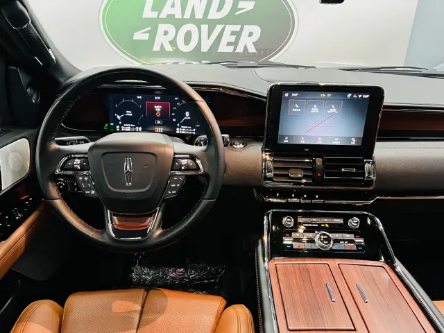Lincoln Navigator — Фото автомобиля 14