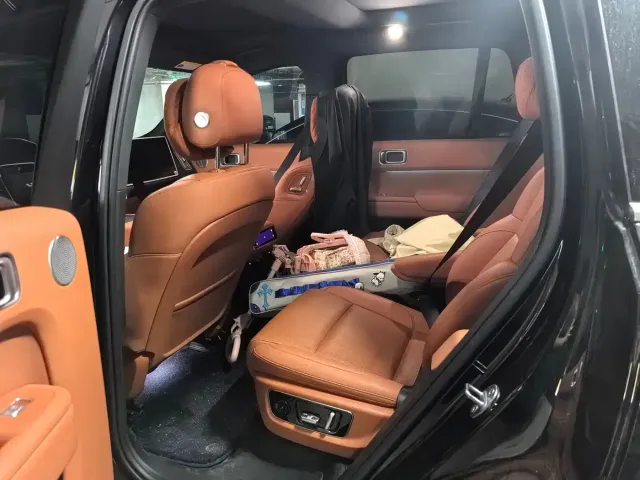 Li Auto L8 — Фото автомобиля 4