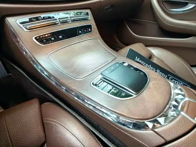 Mercedes-Benz E-Class — Фото автомобиля 7
