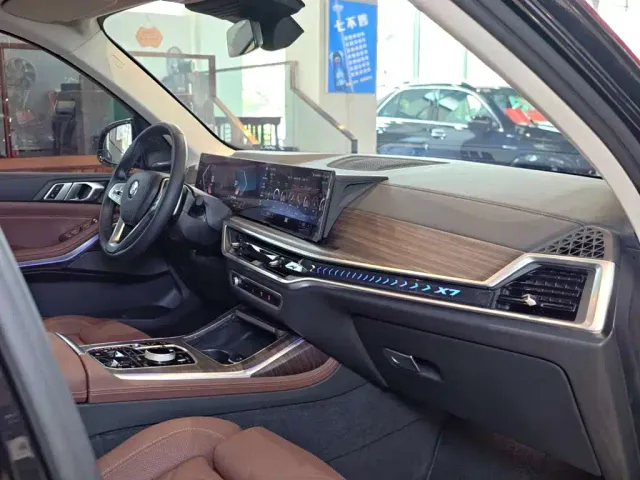 BMW X7 — Фото автомобиля 30