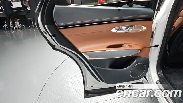 Genesis GV70 2.5T Бензин AWD — Фото автомобиля 23