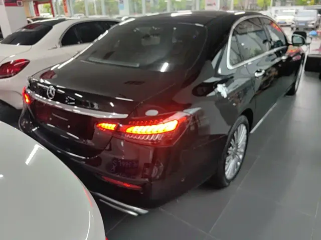Mercedes-Benz E-Class — Фото автомобиля 6