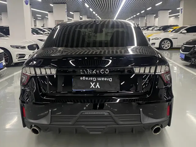Lynk & Co 03 — Фото автомобиля 13