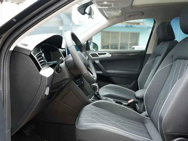 Volkswagen Tiguan L — Фото автомобиля 19