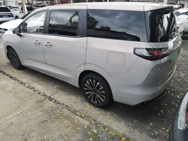 Wuling Starlight 730 — Фото автомобиля 4