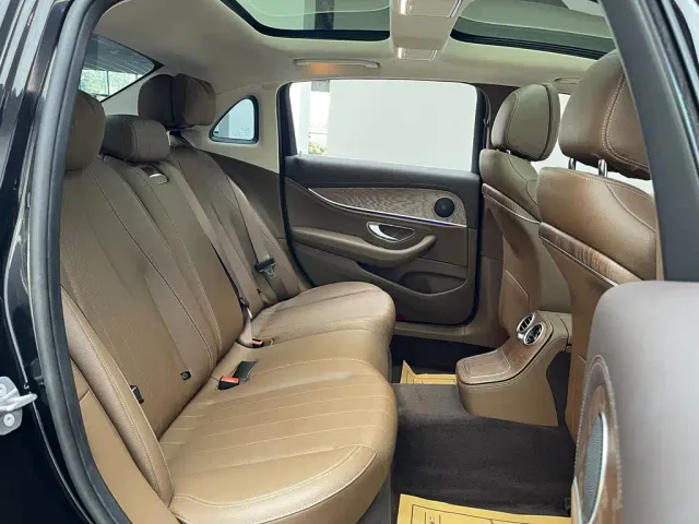 Mercedes-Benz E-Class — Фото автомобиля 14
