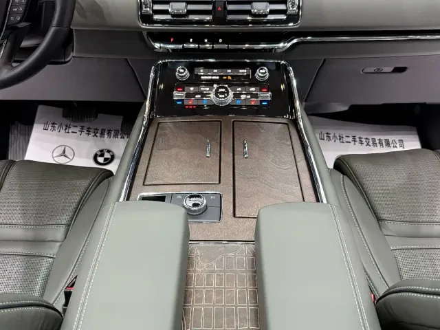 Lincoln Navigator — Фото автомобиля 6