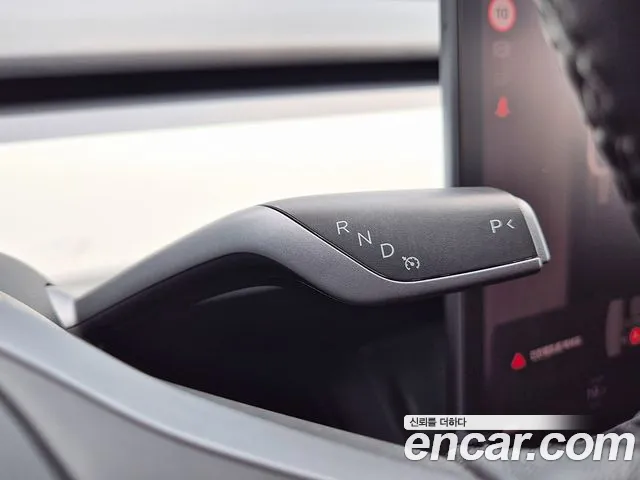 Tesla Model 3 — Фото автомобиля 9