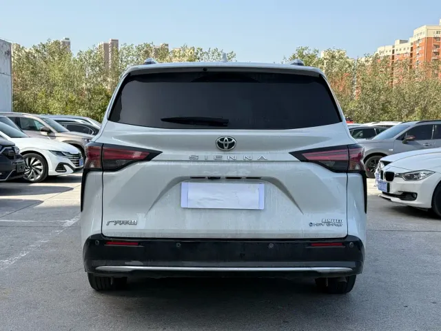 Toyota Sienna — Фото автомобиля 12
