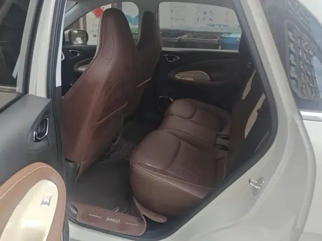 Wuling Bingo — Фото автомобиля 11