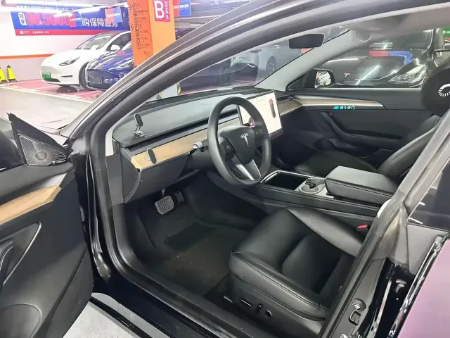 Tesla Model 3 — Фото автомобиля 5