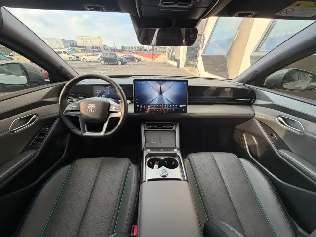 BYD Qin L — Фото автомобиля 9
