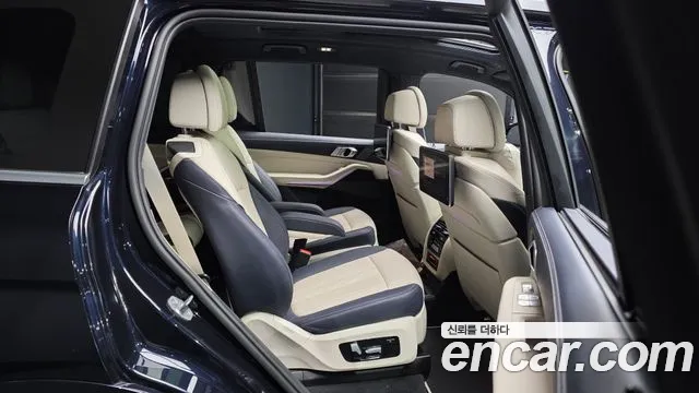 BMW X7 M50i 6 мест — Фото автомобиля 11