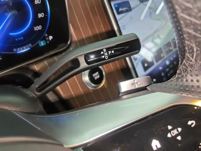 Mercedes-Benz EQE SUV — Фото автомобиля 13