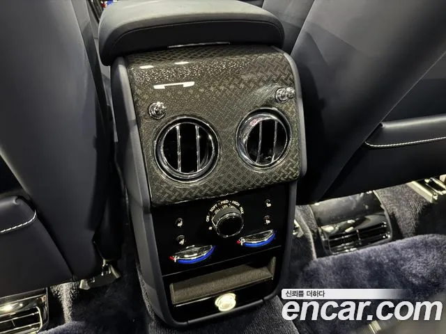 Rolls-Royce Cullinan — Фото автомобиля 12